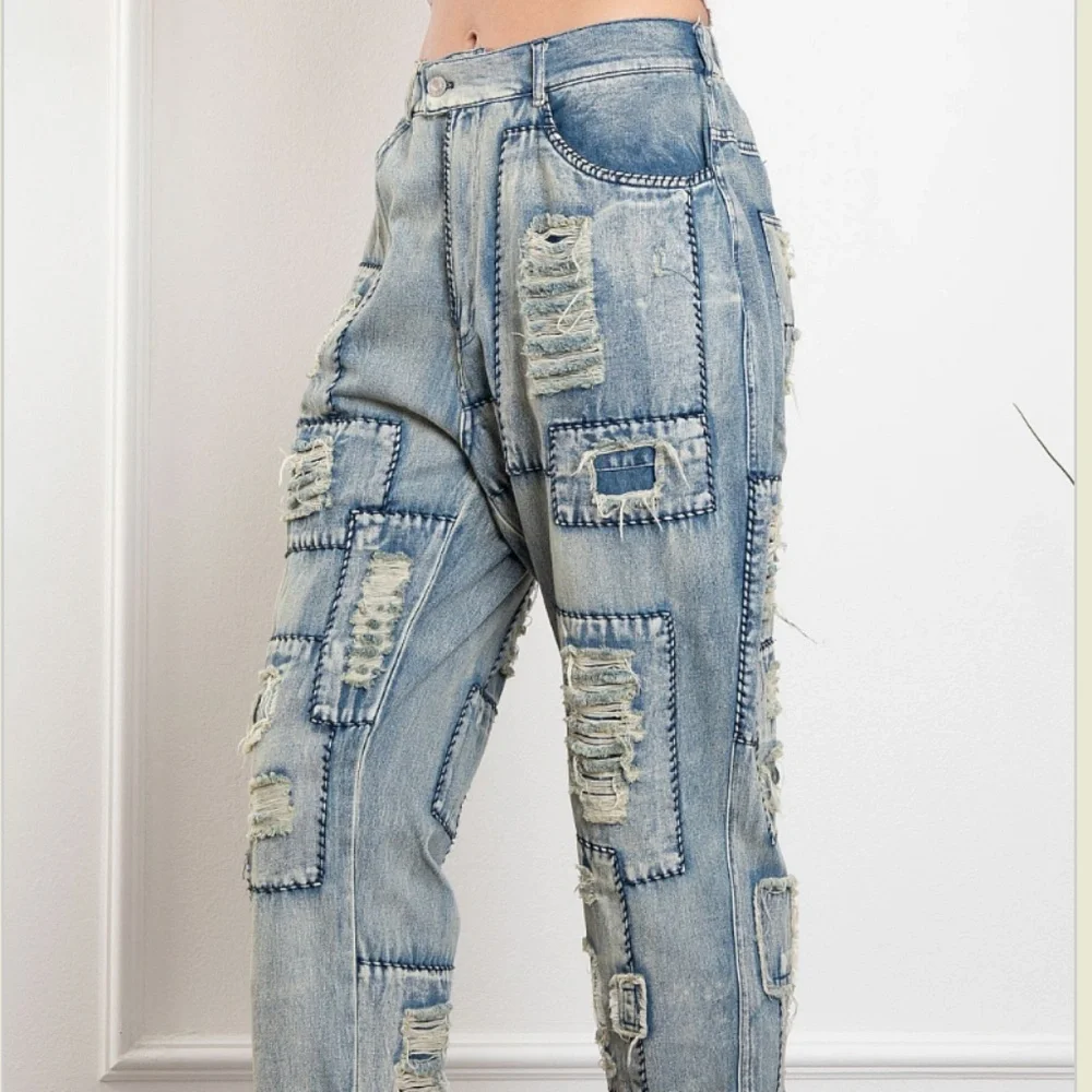 Distressed Patchwork Cropped Jeans - Picture 4 of 7